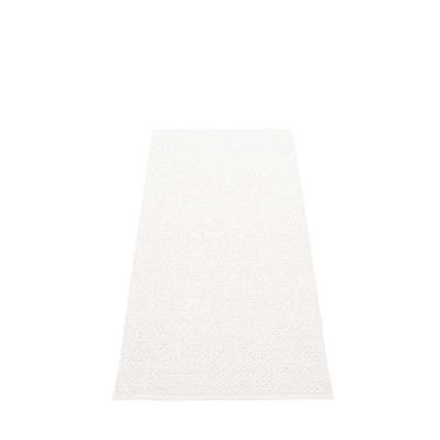Svea Kunststoffteppich von Pappelina, 70x160 cm, in Weiß. Moderner Teppich für Innen und Außen.